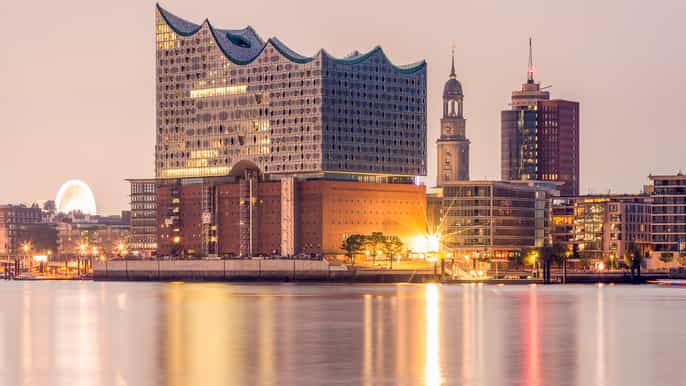 Puerto y Speicherstadt: crucero nocturno de 1,5 h