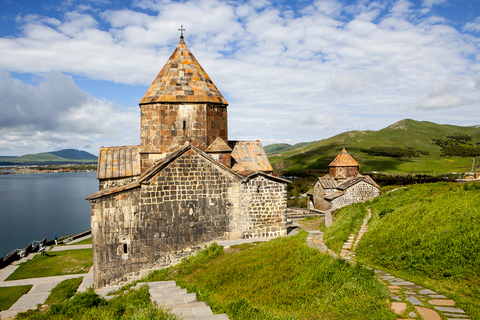 Tour privato: Lago Sevan, Dilijan, Goshavank e HaghartsinTour privato senza guida