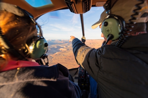 Moab : Vol en hélicoptère à l'orée du parc national de CanyonlandsVol en hélicoptère de 60 minutes