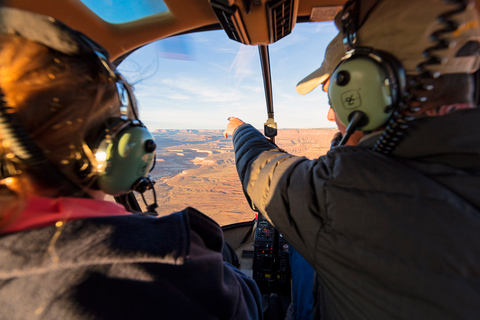 Moab : Vol en hélicoptère à l'orée du parc national de CanyonlandsVol en hélicoptère de 60 minutes