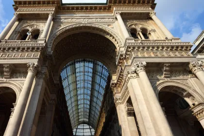 Mailand: Erster Entdeckungsspaziergang und Lesespaziergang