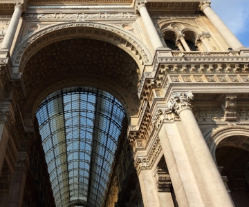 Milan: First Discovery Walk and Reading Walking Tour