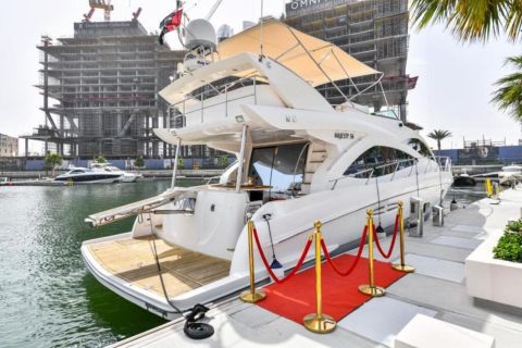Dubai: Private Luxusyacht-Fahrt durch die Dubai Marina