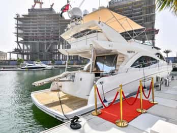 Dubai: Private Luxusyacht-Fahrt durch die Dubai Marina Dubai: Private Luxusyacht-Fahrt durch die Dubai Marina