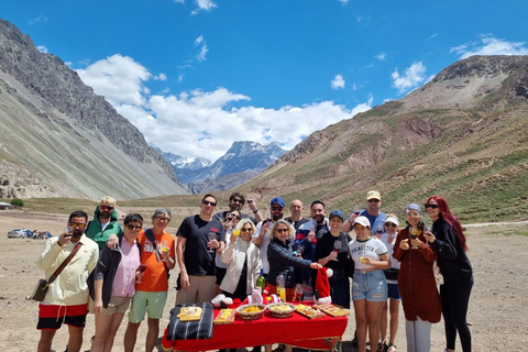 ♨️Colina Valley Hot Springs: Andean Getaway