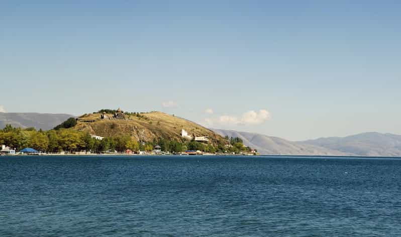 Ερεβάν: Hayravank Monastery Tour: Lake Sevan, Noratus, & Hayravank ...