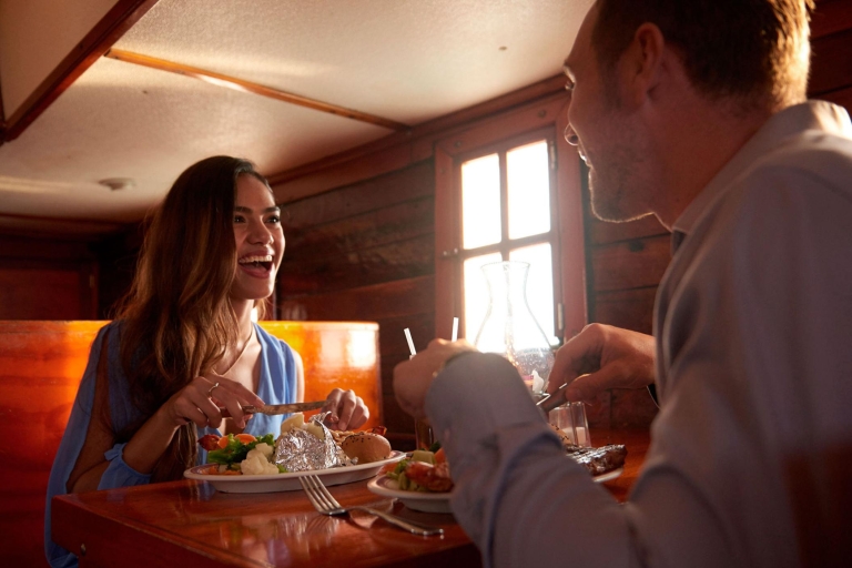 Cancun: Columbus The Romantic Dinner CruiseSurf N 'Turf-menu