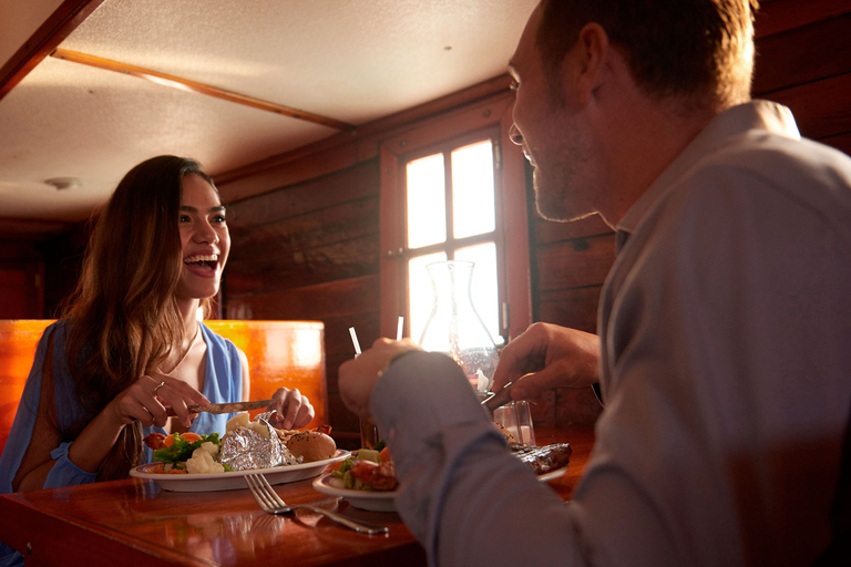 Cancun: Columbus le dîner-croisière romantiqueMenu Surf N 'Turf