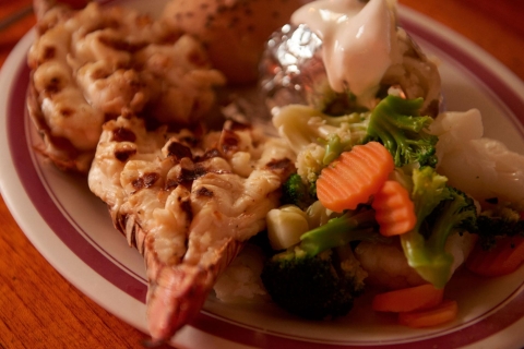 Cancun: Columbus le dîner-croisière romantiqueMenu homard