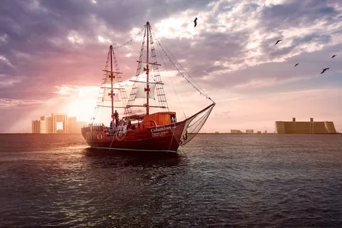 Cancun: Columbus The Romantic Dinner Cruise