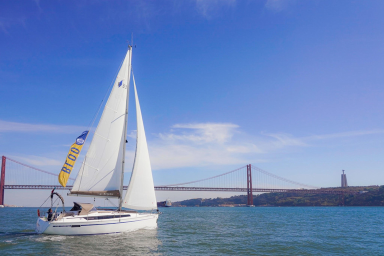 Lisboa: Cruzeiro Privado de 2 Horas no Rio Tejo