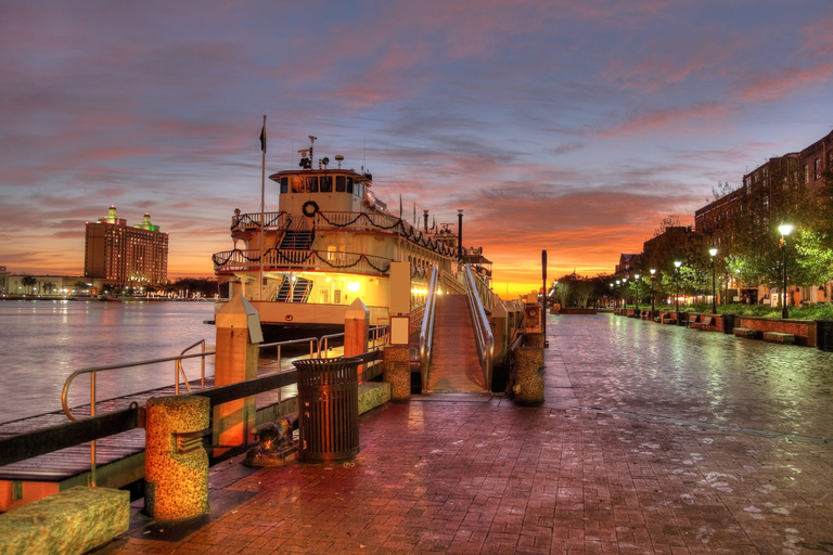 Savannah Paranormal Ghost Walking Tour Savannah: Twilight Ghost Walking Tour