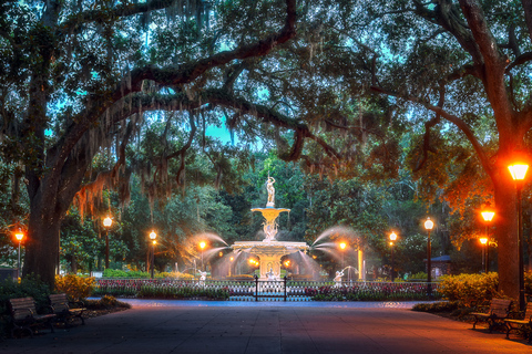 Savannah Paranormal Ghost Walking Tour Savannah: Twilight Ghost Walking Tour