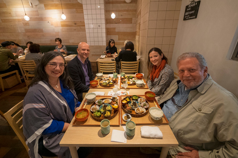 Tokio: comer y beber en privado como un tour localTokio: medio día comer y beber como un local