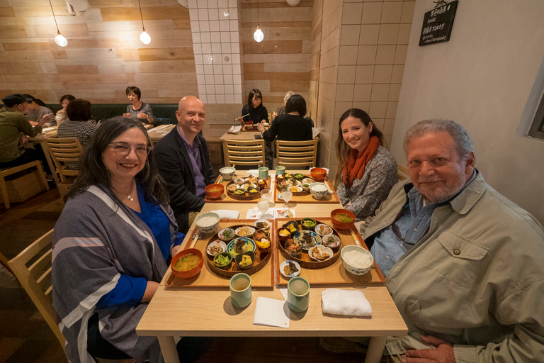 Tokyo: Privat personlig lokal matresaTokyo: Privat Eat &amp; Drink Like a Local Tour