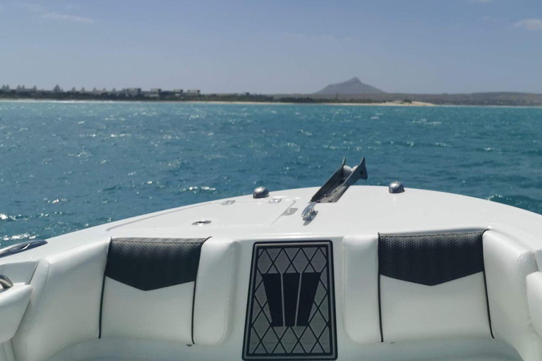 Ciesz się morzem w Boa Vista — prywatna wycieczka łodziąCiesz się morzem w Boa Vista – prywatny rejs wycieczkowy
