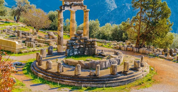 From Athens: Private Delphi, Delphi Museum & Arachova Tour
