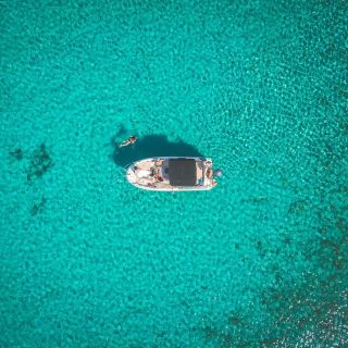 Da Trogir: tour privato in barca della Grotta Azzurra, di Hvar e delle 5 isole