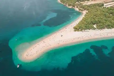 Brač: Private Boat-Tour from Split or Trogir