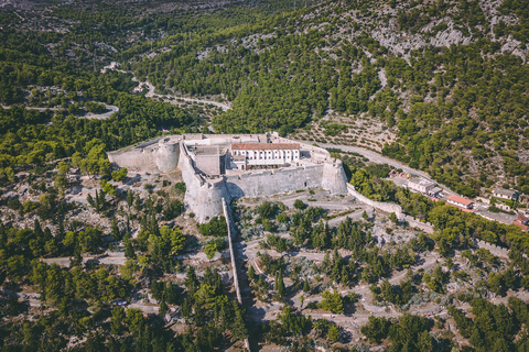 Split en Trogir: privérondvaart door Hvar en Red RocksBoottocht vanuit Trogir