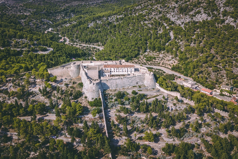 Split en Trogir: privérondvaart door Hvar en Red RocksBoottocht vanuit Trogir