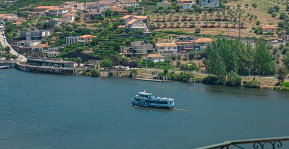 La vallée du Douro en bateau ou seulement en bus – ce que la rivière apporte vraiment