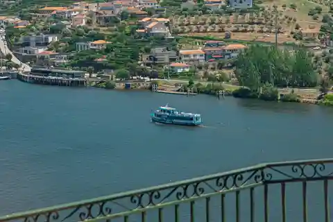 Do Porto: Cruzeiro Fluvial da Régua ao Porto com Almoço a Bordo