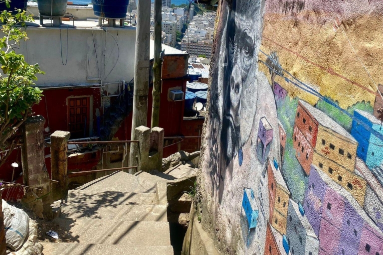 Rio de Janeiro: Favela tour in copacabana with local guide! Rio de Janeiro: Highligths Favela tour wits local activities