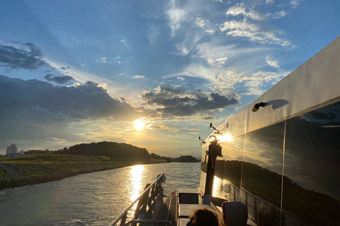 Excursion hivernale d'une journée : de Vienne à Bratislava en bus et en bateauVisite en anglais