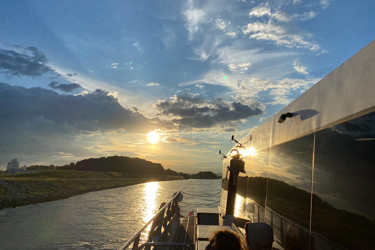 Excursion hivernale d'une journée : de Vienne à Bratislava en bus et en bateauVisite en anglais