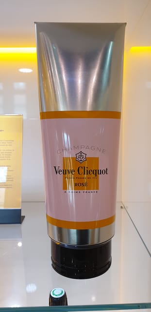 Veuve Clicquot Rosé Champagne - Milan Malpensa Boutique