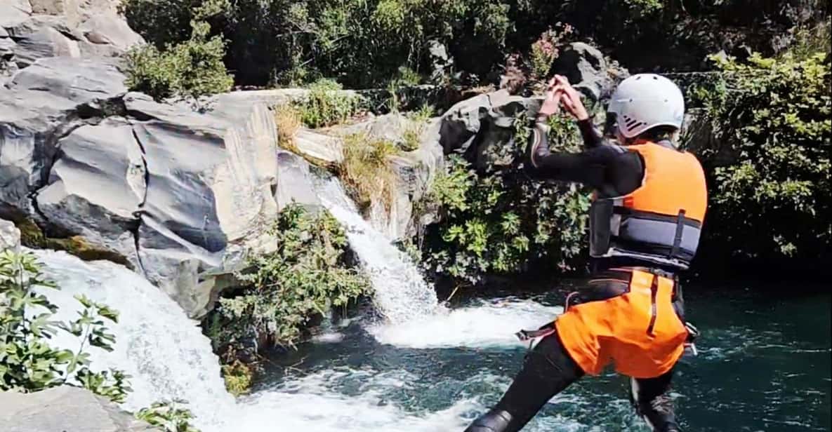 Afbeelding 2 van Gole Alcantara: Body Rafting, Scivoli e Tuffi nel Fiume