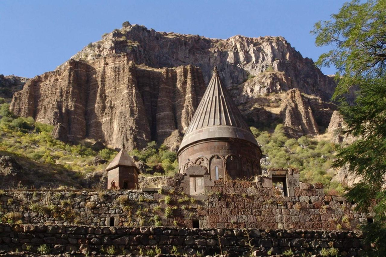 جولة جماعية: غارني، سيمفونية ستونز، جيغارد، خبز لافاشجولة جماعية: غارني، سيمفونية الأحجار، غيغارد