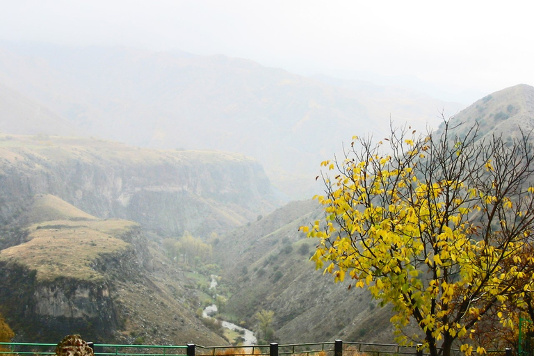 جولة جماعية: غارني، سيمفونية ستونز، جيغارد، خبز لافاشجولة جماعية: غارني، سيمفونية الأحجار، غيغارد