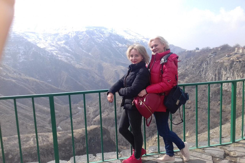 جولة جماعية: غارني، سيمفونية ستونز، جيغارد، خبز لافاشجولة جماعية: غارني، سيمفونية الأحجار، غيغارد