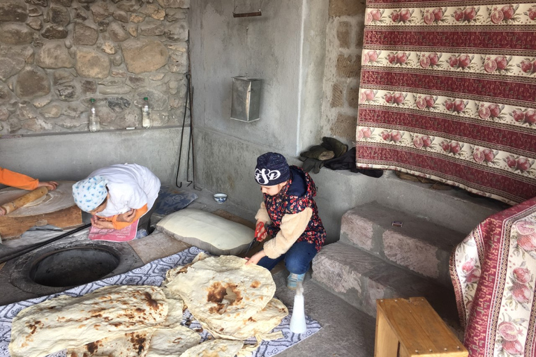 جولة جماعية: غارني، سيمفونية ستونز، جيغارد، خبز لافاشجولة جماعية: غارني، سيمفونية الأحجار، غيغارد