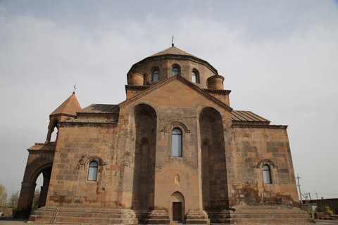 Echmiadzin, Museo del Tesoro y Excursión a Zvartnots con GuíaExcursión a Echmiadzin y Zvartnots con guía