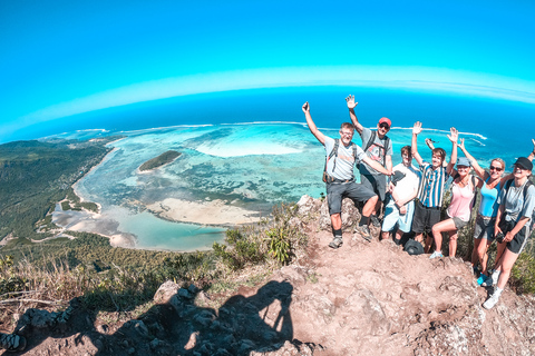 Mauritius: wycieczka i wspinaczka z przewodnikiem po górach Le Morne o wschodzie słońcaMauritius: wycieczka i wspinaczka z przewodnikiem po wschodzie słońca w Le Morne Brabant