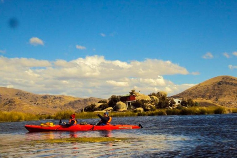 Excursión de un día en Kayak por los Uros y la Isla de Taquile