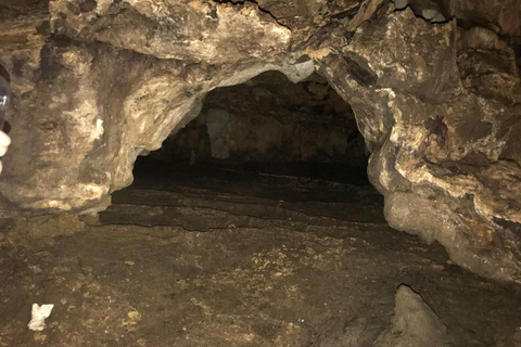 Da Tirana: Escursione alla Grotta di Pellumbas e visita del CanyonDa Tirana: Escursione alla grotta di Pellumbas e visita del canyon