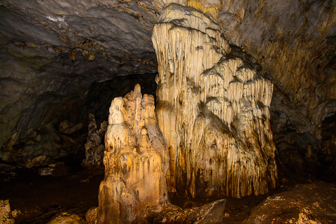 Da Tirana: Escursione alla Grotta di Pellumbas e visita del CanyonDa Tirana: Escursione alla grotta di Pellumbas e visita del canyon