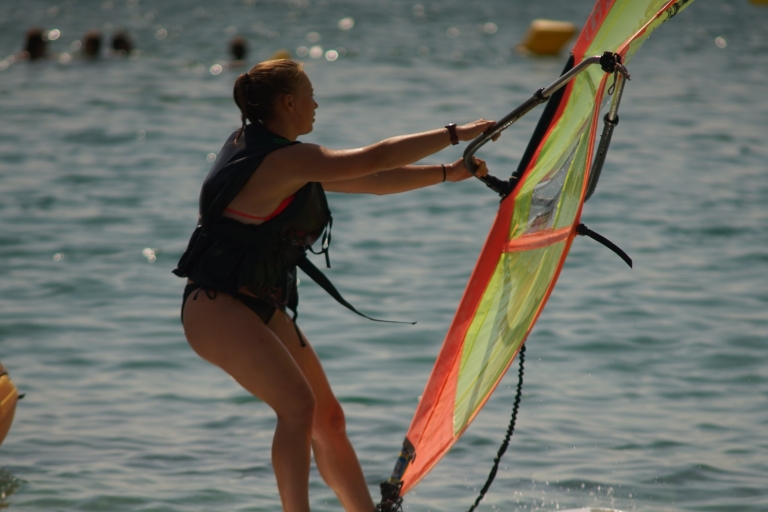 Sant Feliu de Guíxols: 2-godzinna lekcja windsurfingu na Costa Brava