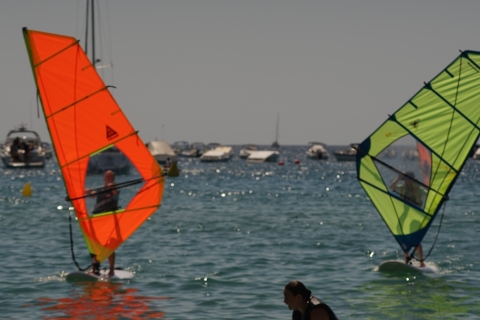 Sant Feliu de Guíxols: clase de windsurf en la Costa Brava de 2 horas