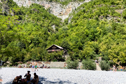 Desde Tirana: excursión de un día al lago Komani y al río Shala