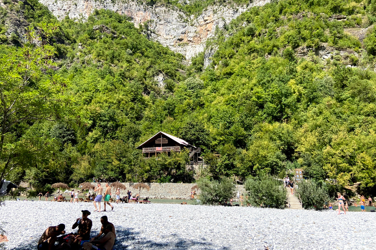 De Tirana/Shkodra: viagem de 1 dia ao lago Komani e ao rio ShalaPartida de Tirana