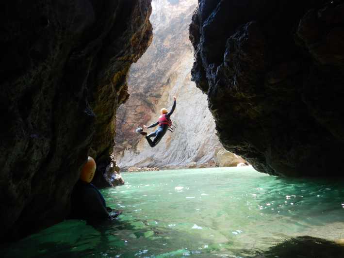 Sagres: Coasteering - Nuoto, salto dalla scogliera e arrampicata su roccia