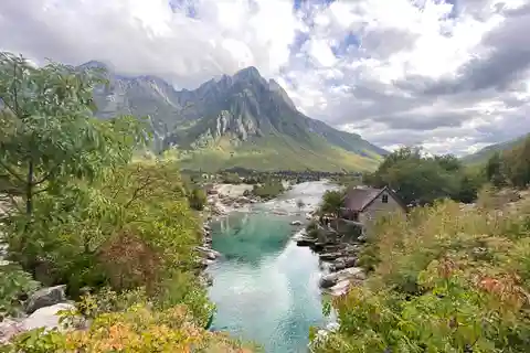 Ab Tirana: 2-tägige geführte Tour durch den Theth-Nationalpark