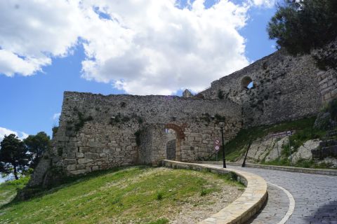 Von Tirana aus: Berat Stadt Unesco-Erbe
