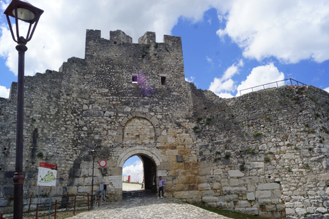 Da Tirana: Berat City Patrimonio dell&#039;UNESCO e tour del lago BelshiTour con servizio di prelievo e rientro in hotel a Tirana