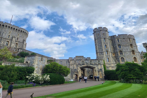 Cardiff: Stonehenge & Windsor Castle Day Trip with Guide